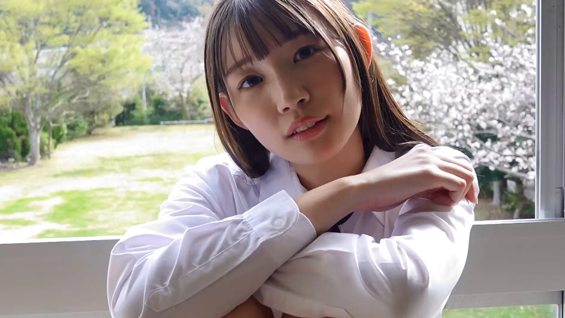 『あゆの初恋 波崎天結』笑顔がかわいいスレンダー美少女のエッチなボディがたまらないグラビア動画