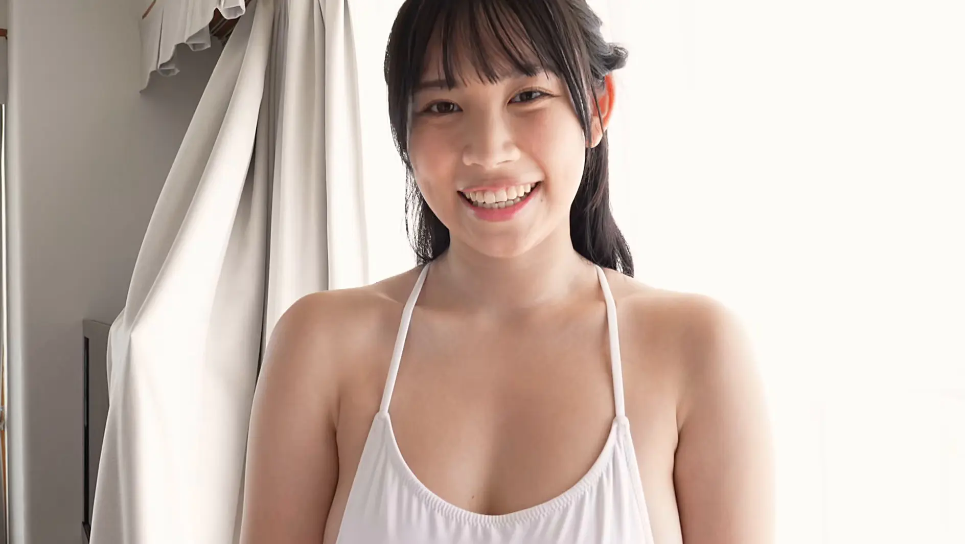 『好き、スキ、先輩！ 篠見星奈』縦横無尽に揺れるモチモチ肌のＨカップのおっぱいがエッチなグラビア動画