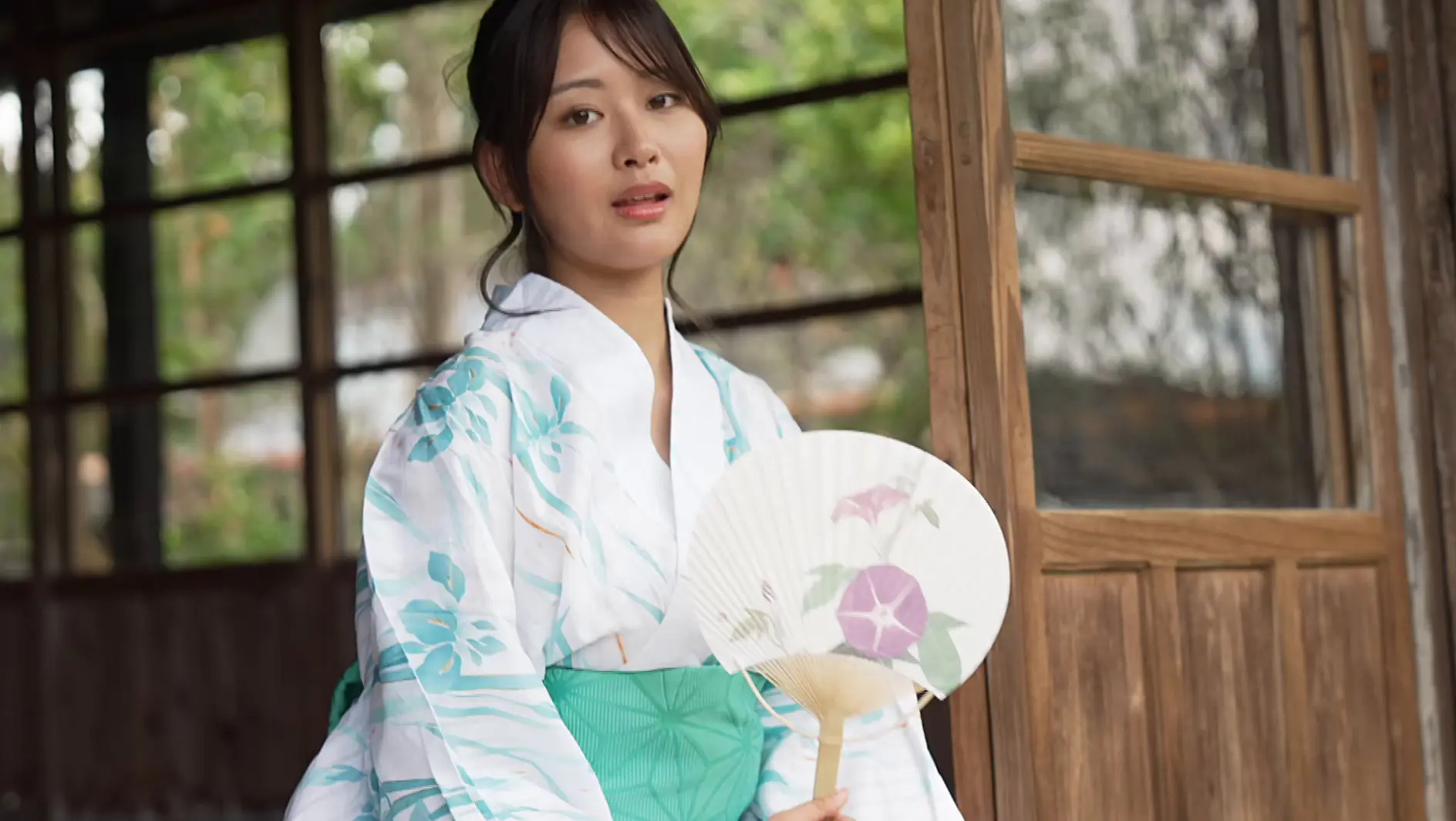下村明香 反則級Ｇカップ巨乳美女がキワドい露出を連発！メイド服や浴衣からの脱ぎっぷりがエロい！即買い必須のグラビア動画『First Love』:4