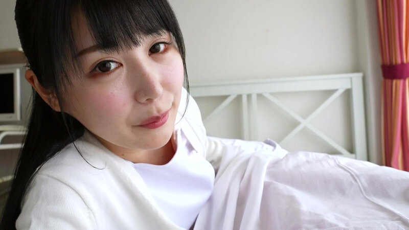 河合里奈が男心をくすぐるドエロいＦカップおっぱいを惜しげもなく披露するグラビア『食べごろ果実 河合里奈』:1