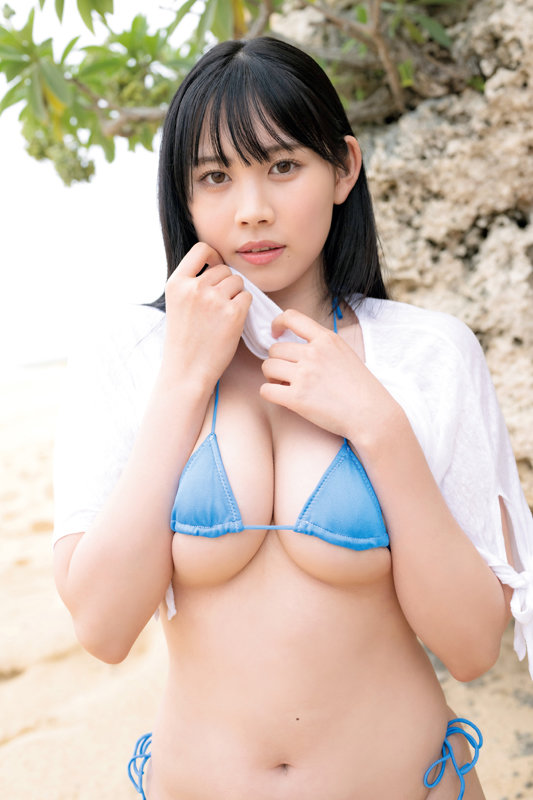 女子高生の篠見星奈がセーラー服を脱がされて…Ｇカップ爆乳ボディがやばいグラビア動画『聖なる季節 篠見星奈』:7