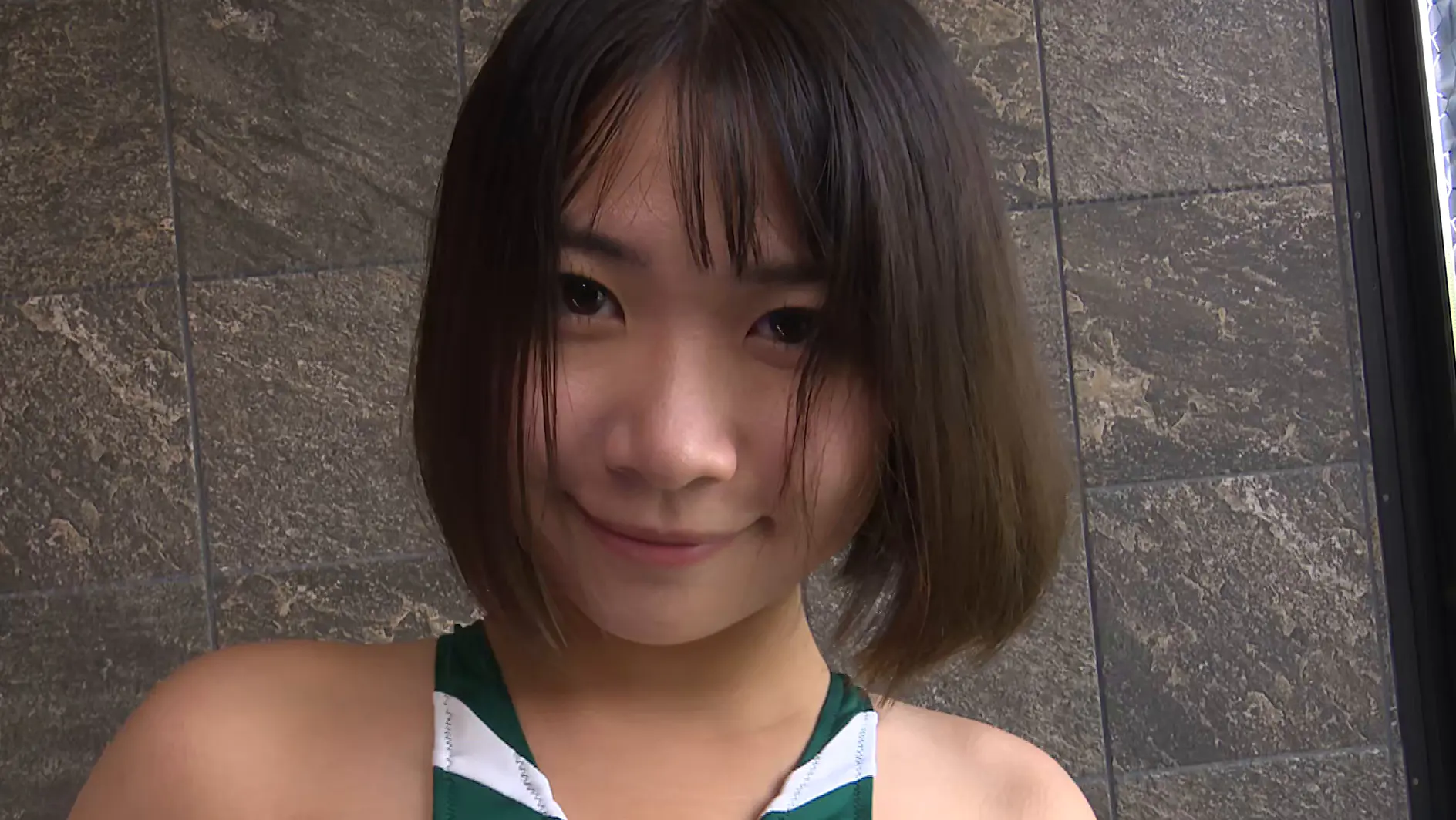 真野柚希の大胆な脱ぎっぷりがエロい！衝撃のグラビアデビュー動画:4