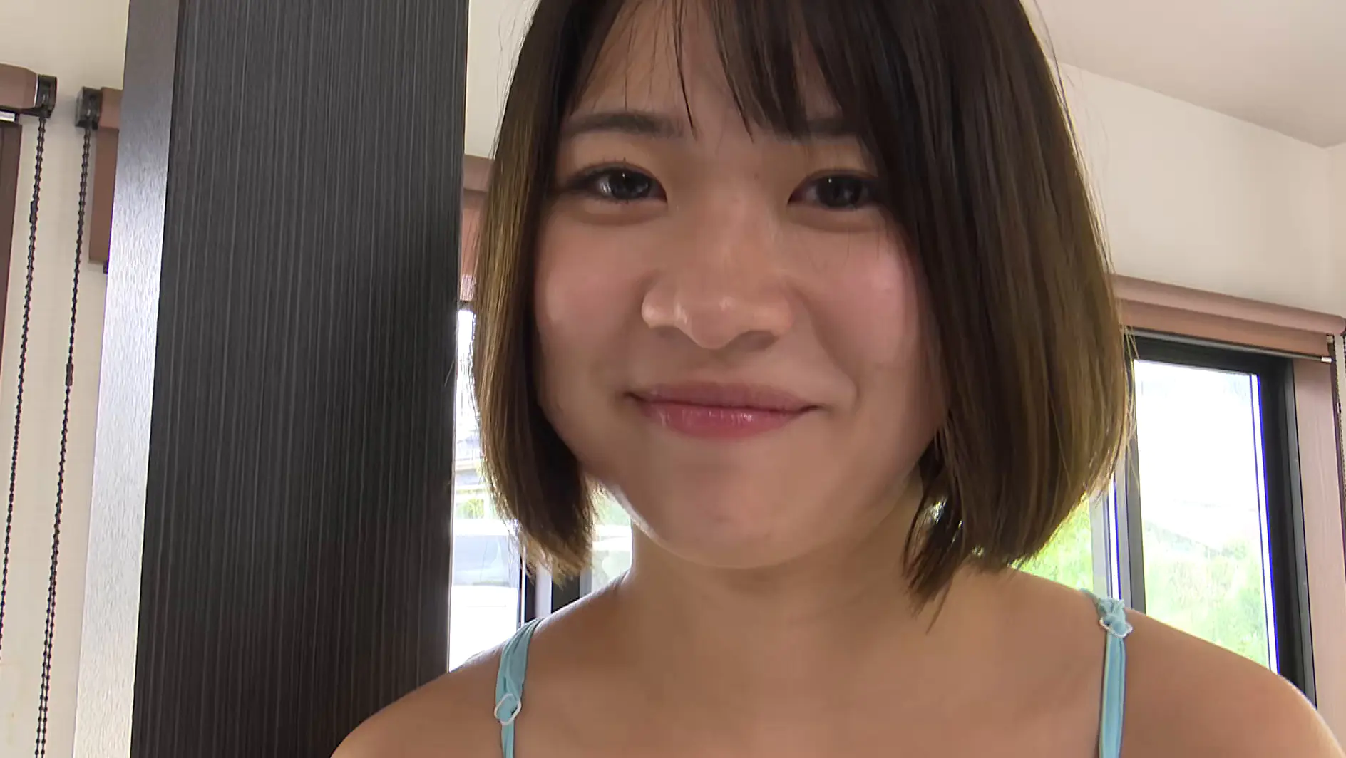 真野柚希の大胆な脱ぎっぷりがエロい！衝撃のグラビアデビュー動画:6