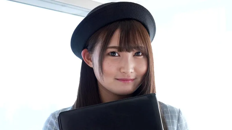 【片岡未優】みゆはボクの専用コンシェルジェ 気アイドルグループの元メンバーで正統派美少女の隠しきれないエロが魅力のグラビア動画:12